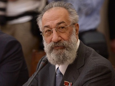 Putin bestows upon renowned Russian Armenian MP title of "honored geographer"