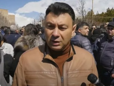 Իմ մոտ կա տպավորություն, որ կապիտուլյանտը հերթական բլեֆի է գնում. Շարմազանով