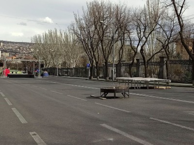 Yerevan's Marshal Baghramyan Avenue empty after PM's announcement about snap elections (PHOTOS)