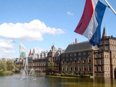 All members of Dutch government must be tested for COVID-19