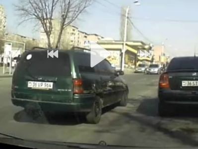 Дорожная полиция Армении объявляет езду по встречной полосе нормой?!