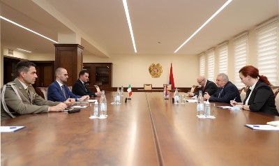 Armenia MoD receives Italy's Chargé d'Affaires