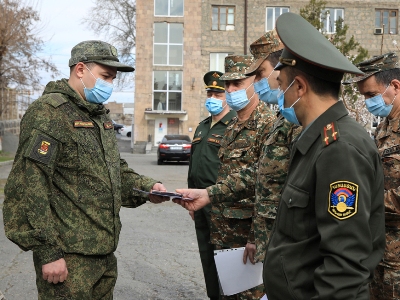 Several medical specialists of Russian troops are awarded with Armenia MOD medals
