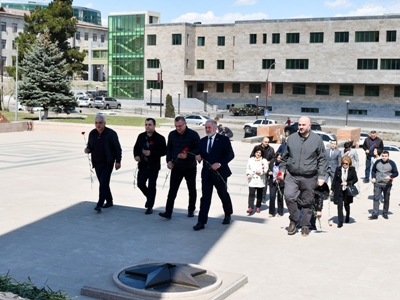 «Պատերազմը փաստացի չի ավարտվել, տեղափոխվել է այլ դաշտ». Արցախի ԱԺ պատգամավորներն այցելել են Եղբայրական հուշահամալիր