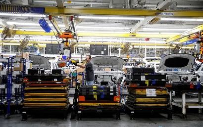 American auto industry turns to government for help amid disruption of production danger