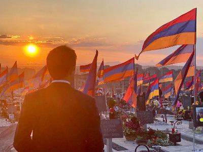 European Parliament member visits Yerevan military pantheon (PHOTOS)