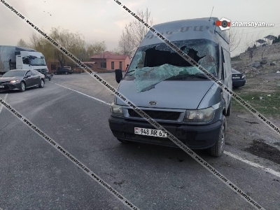 Կոտայքում բախվել են Ford Transit-ն ու ՌԴ քաղաքացու Mercedes Actros-ը. 3 մարդ տեղափոխվել է հիվանդանոց (ֆոտո)