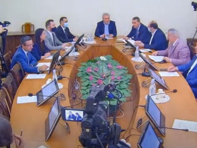 ԱԺ հանձնաժողովը հետաձգեց սահմանամերձ գյուղերի բնակիչներին զինելու հարցի քննարկումը. Պետք է ամբողջ երկիրը զինել