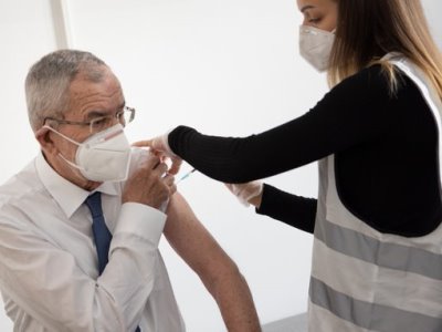 Austria President receives COVID-19 vaccine