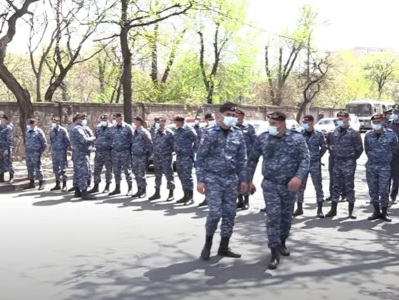 Оппозиция призвала немедленно собраться у здания парламента Армении