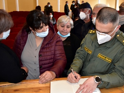 Armenia Armed Forces officers meet with relatives of war veterans