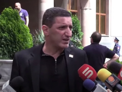 Նիկոլն ուզում էր Սյունիքի մարզը կոտրել, որ մյուսների դեպքում հեշտ լինի, բայց ինքը «դետսկի մատ» եղավ. Գեւորգ Պետրոսյան