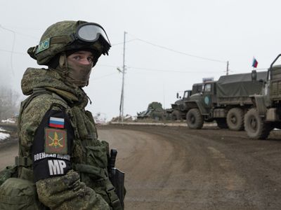 В Баку возмущены намерением российских миротворцев в Карабахе отметить День победы над фашизмом 9 мая