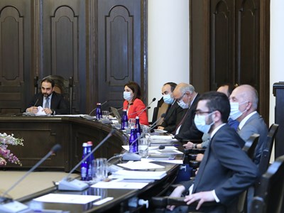 Կառավարությունը պետք է ստեղծի խթանիչ մեխանիզմներ, որ իրականություն դառնա ընտանիքում 3 երեխա ունենալու նպատակը. Ավինյան