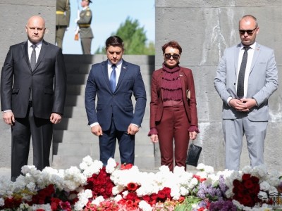 Russia MPs visit Armenian Genocide Memorial in Yerevan