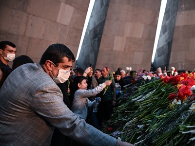 Karabakh President pays tribute to Armenian Genocide victims at memorial complex in Yerevan