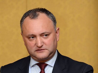Додон призвал Санду к диалогу для выхода из политического кризиса