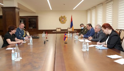Armenia MOD receives Canada Ambassador