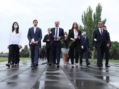 Iraq parliament delegation visits Armenian Genocide Memorial in Yerevan