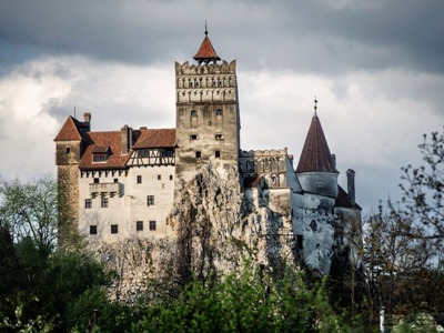 Coronavirus vaccination center opens at “Dracula” castle in Romania