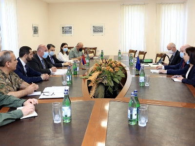 Պաշտպանության փոխնախարարն ընդունել է ԵԽԽՎ միգրացիայի, փախստականների և տեղահանված անձանց հարցերի զեկուցողին