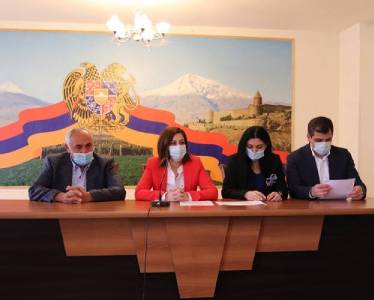 «Грапарак»: В администрации Араратской области заставляют вакцинироваться препаратом «AstraZeneca»
