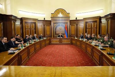 Armenia acting premier holds Security Council meeting