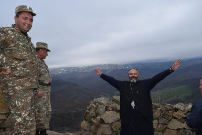 Փորձե՛ք ձեր դժգույն ու դժբախտ բախտը և ՏաՀույսս դառնալու է ձեր գերեզմանափորը. Թեմի առաջնորդը` գյուղերը հանձնելու մասին