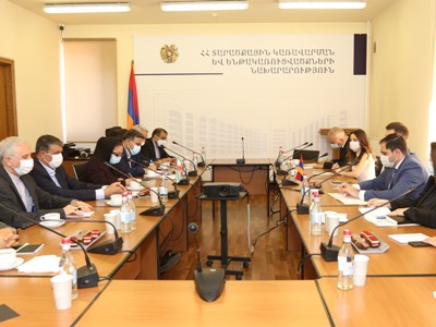 Armenia-Iran officials discuss construction of interstate highways toward shared border
