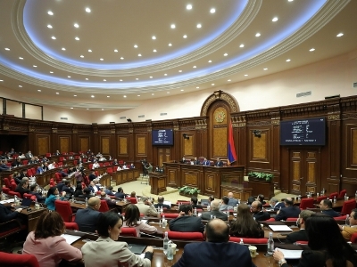 Парламент Армении избрал членов ГКЗЭК и КРОУ
