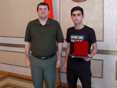 Արցախի հերոս Յուրա Ալավերդյանին հանձնեցի «Ոսկե արծիվ» շքանշանը. Պարգեւատրել էի դեռ հոկտեմբերի 4-ին. Արցախի նախագահ