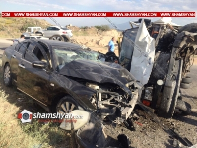 Կոշում բախվել են Kia-ով բարձված ավտոքարշակն ու Nissan-ը. Kia-ն գլխիվայր շրջվել է. 8 վիրավորներից 5-ը երեխաներ են (ֆոտո)