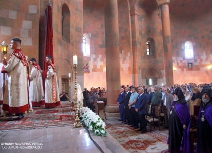 Catholicos of All Armenians presides over Divine Liturgy in Stepanakert