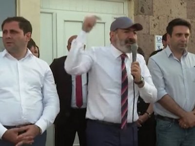 Armenia acting premier, "support group" employees visit Shirak Province
