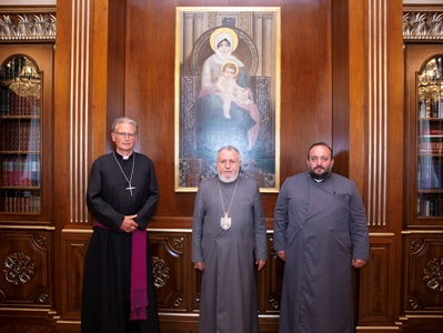 His Holiness Karekin II hosts Bishop of Coventry
