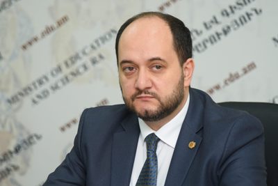 «Ժողովուրդ». Մտավորականները մերժել են իշխանությանը. մեղավորը Արայիկ Հարությունյանն է