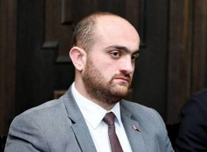 Դուք ստոր եք, Ձեզ 15 րոպե ժամանակ եմ տալիս, որ դիմում գրեք գնաք. Արագածոտնի մարզպետն անցել է վենդետաների. Hraparak.am