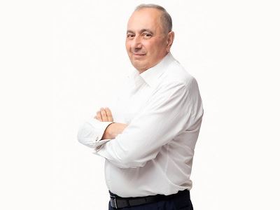 «Ի՞նչ մասնագիտական ու մարդկային որակ ունեն Արմեն Չարչյանի վրա գործ կարողն ու կալանք տվողը». Սեւակ Հակոբյան