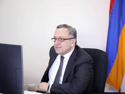 Авет Адонц: Армении нужен не молоток, а дирижерская палочка