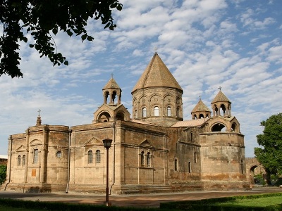 Պատկան կառույցներին հորդորում ենք անհապաղ ազատ արձակել պրոֆեսոր Արմեն Չարչյանին. Մայր Աթոռի հայտարարությունը