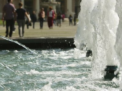 Во Франции из фонтана выловили женщину и почти 50 тысяч евро
