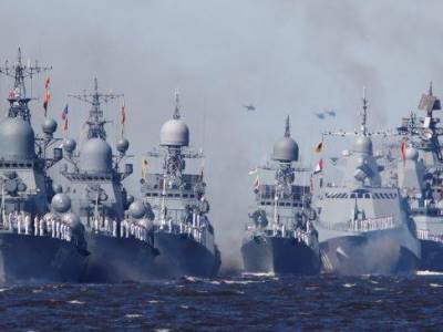 ВМФ России проводит учения рядом с авианосной группой Великобритании