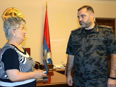 Արցախի ՆԳ նախարարը անհետ կորած ոստիկանների հարազատներին արժանացրել է պարգևների