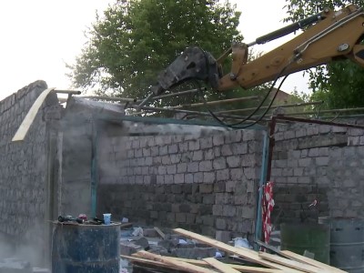 Հայկ Մարությանի կարգադրությամբ՝ շարունակվել է ապօրինի կառույցների ապամոնտաժման գործընթացը (վիդեո)
