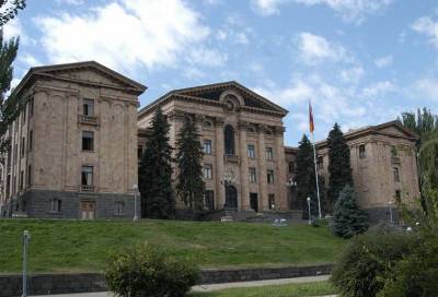 «Հրապարակ». Քոչարյանին կարող է բաժին հասնել Ծառուկյանի աշխատասենյակը, Վանեցյանին՝ Մարուքյանինը
