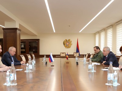 Armenia acting MOD, Russia Ambassador discuss Armenian-Russian cooperation issues