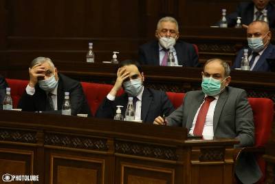 «Հրապարակ». Մի փոխվարչապետը կհեռանա, մյուսը՝ կմնա