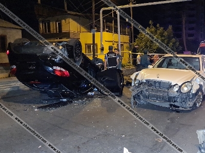 Երևանում բախվել են Mercedes-ը, Opel Astra-ն եւ Honda Velester-ը, վերջինս գլխիվայր շրջվել է, կա վիրավոր (ֆոտո)