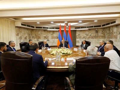 Նիկոլ Փաշինյանը հանդիպել է արտախորհրդարանական շուրջ մեկ տասնյակ քաղաքական ուժերի ղեկավարներին
