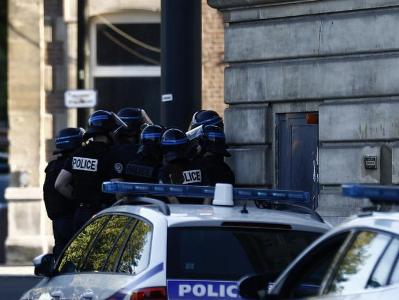 Во Франции полиция застрелила мужчину, обезглавившего ребенка